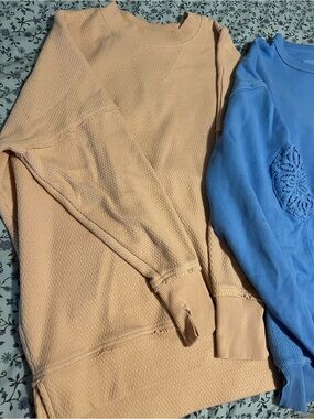 2 Aerie Sweatshirts Pullover Tan and Blue